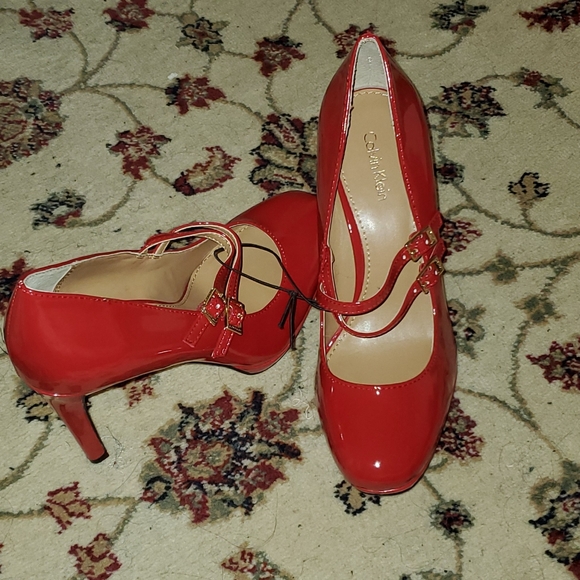 Red Heels - Picture 4 of 4